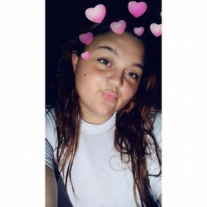 Meet your Posher, Larissa